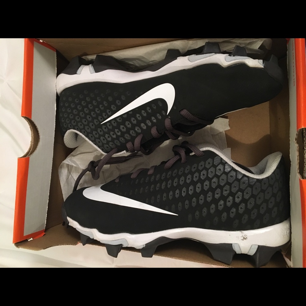 softball shoes